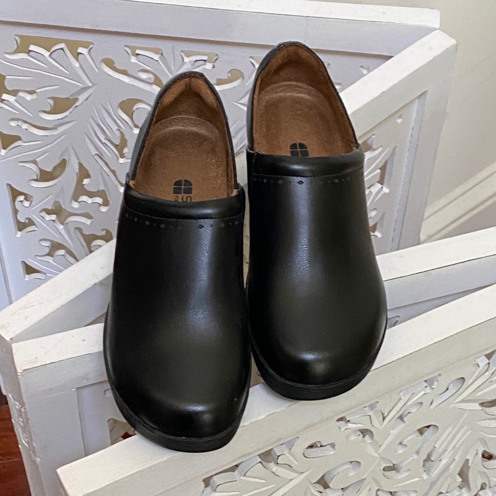 NWOB Shoes for Crews Black Juno Leather Work Clog Sz 5.5 EU 36